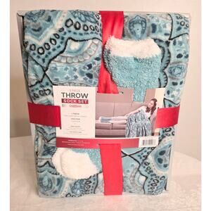 JLA Home 3 Piece Throw Sock Set New With Tags Original Box Blue